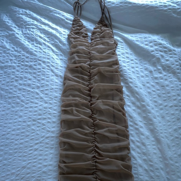 X REVOLVE FIJI MIDI DRESS IN TAUPE
Michael Costello - Picture 5 of 6